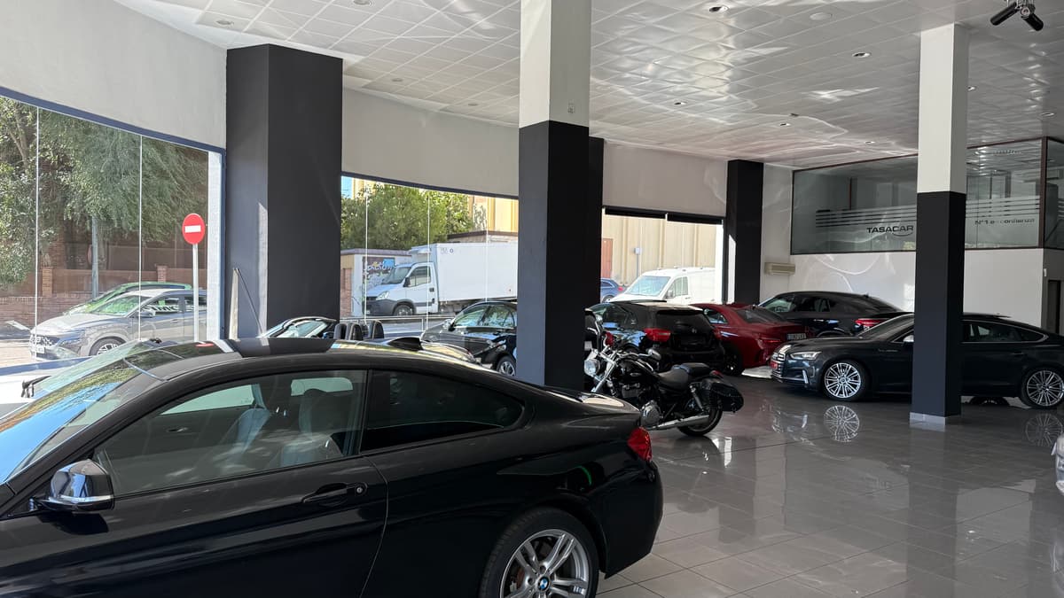Interior del concesionario Epicars en Fuenlabrada